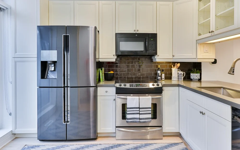 how much electricity a refrigerator uses